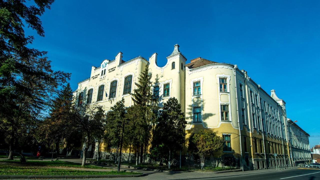 Butterfly Apartment-Hidden Gem In The Heart Of Targu Mures Exterior photo
