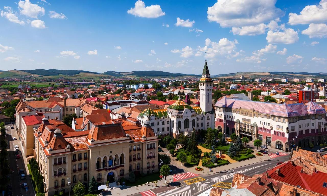 Butterfly Apartment-Hidden Gem In The Heart Of Targu Mures Exterior photo