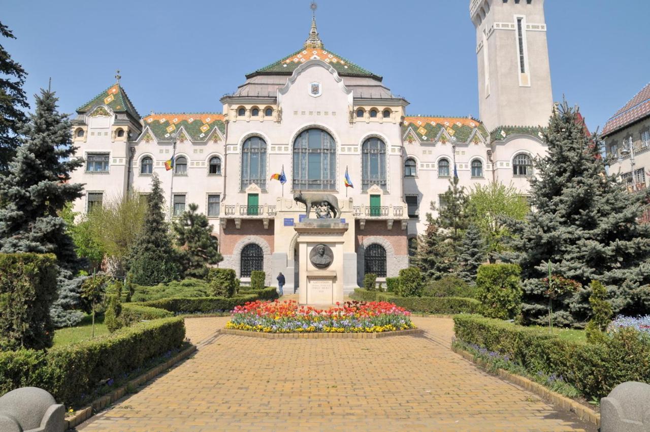 Butterfly Apartment-Hidden Gem In The Heart Of Targu Mures Exterior photo
